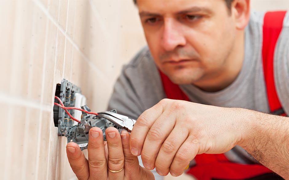 cherche électricien Paris 10